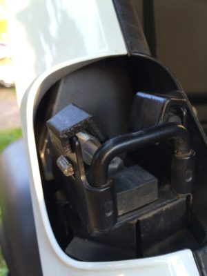 Le guide a été verrouillé, une partie du guide est visible et traverse la lumière